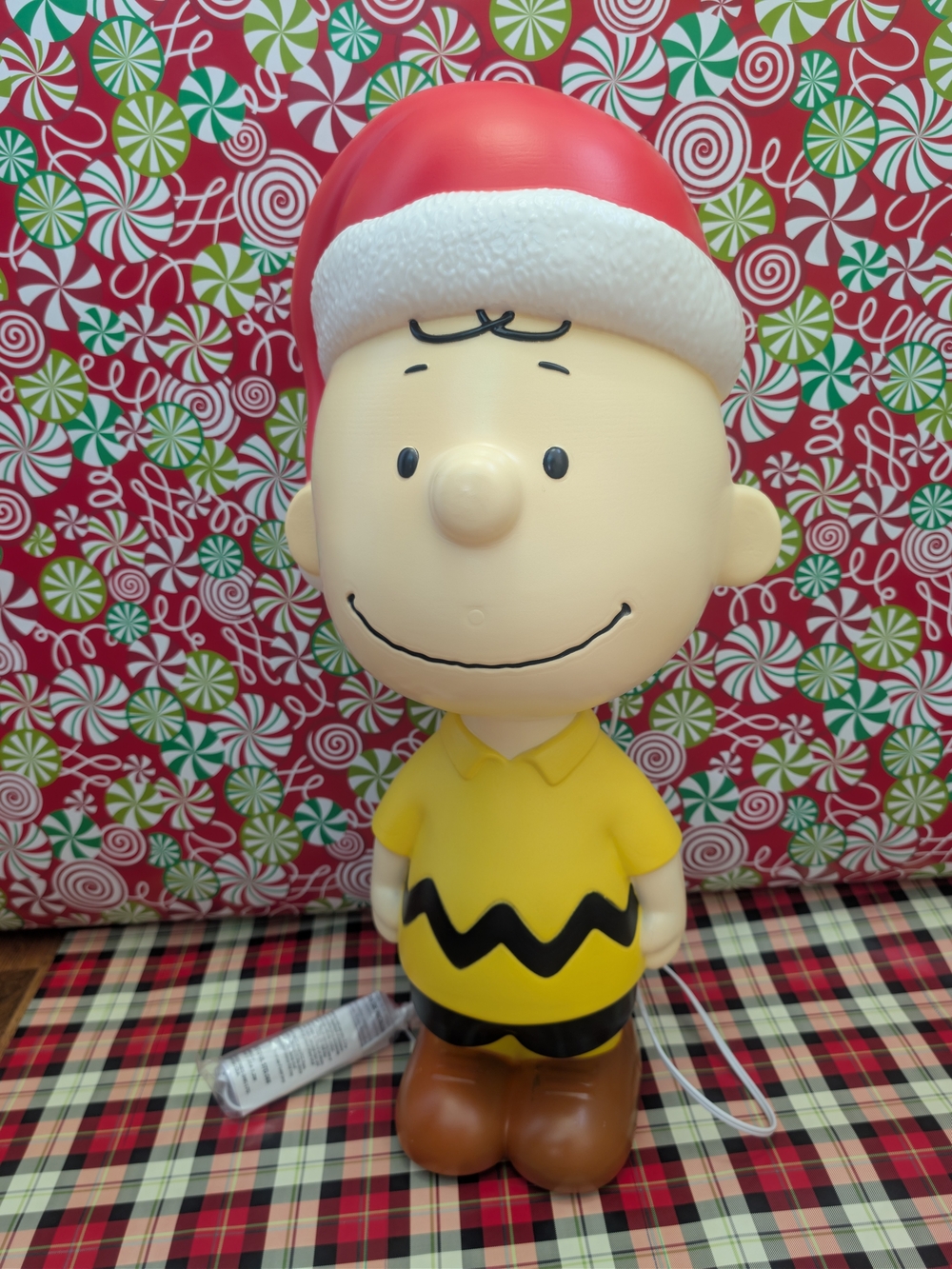 22โ Lighted Charlie Brown Blow Mold Santa Hat Peanuts Christmas Decor